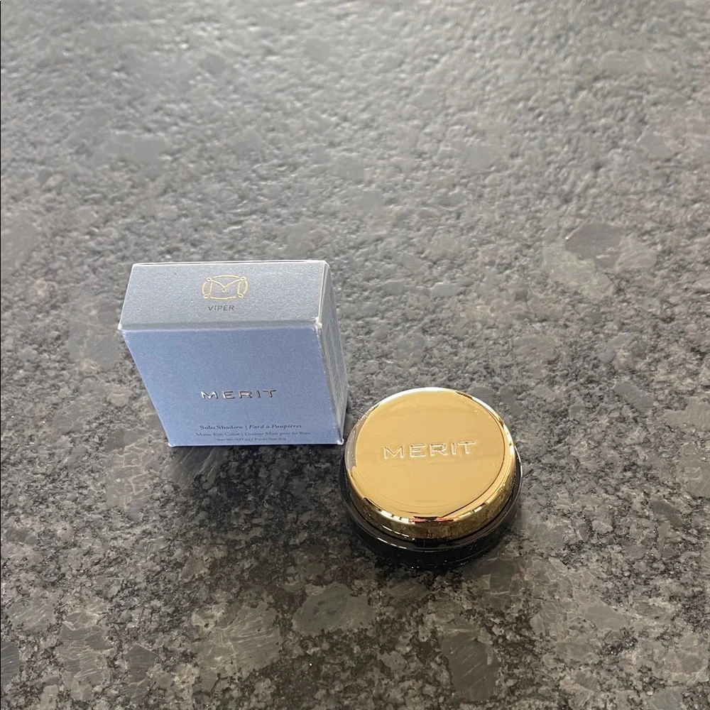 Merit Solo Shadow Matte Eye Color in Viper (warm green)